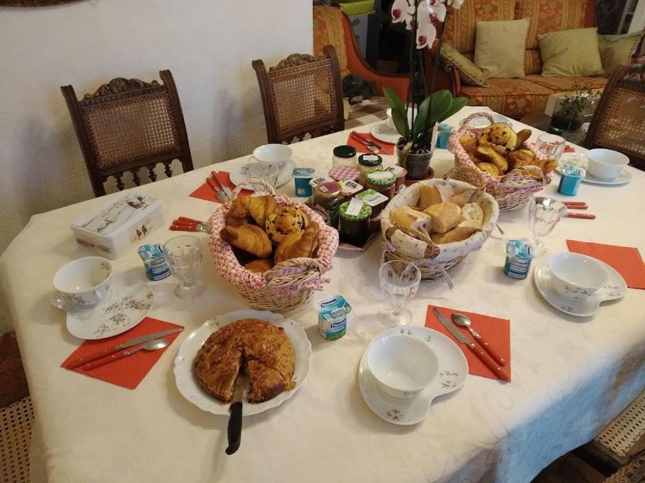 La Longere Des Gillettes Bed & Breakfast Bezenet Bagian luar foto