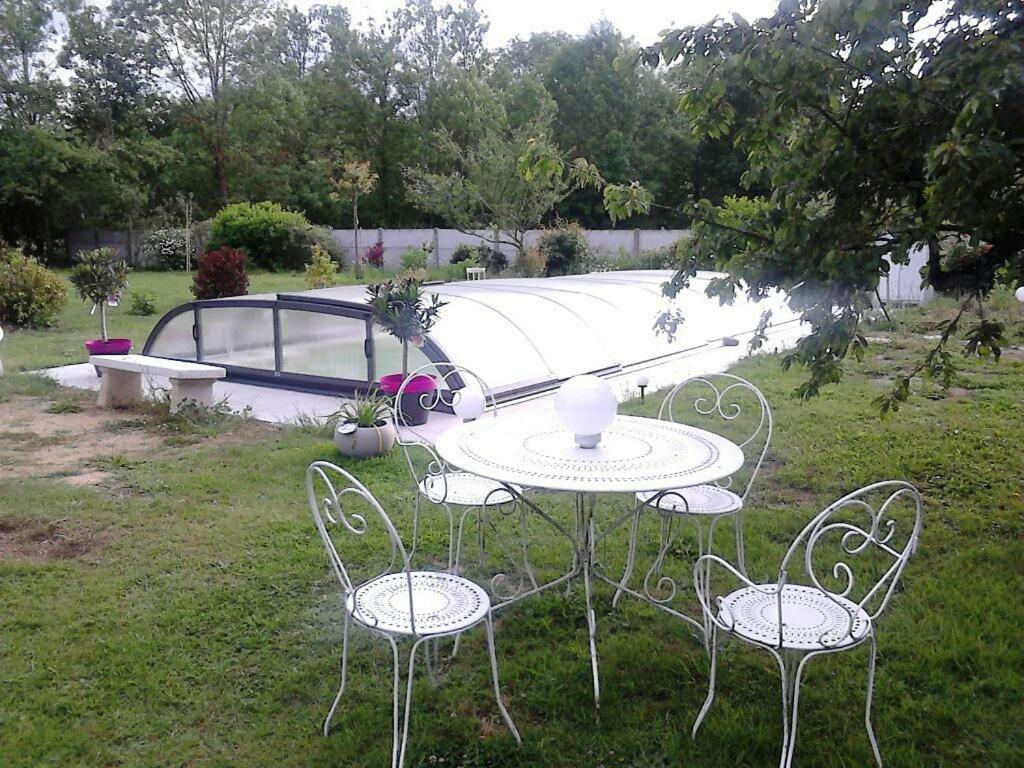 La Longere Des Gillettes Bed & Breakfast Bezenet Bagian luar foto